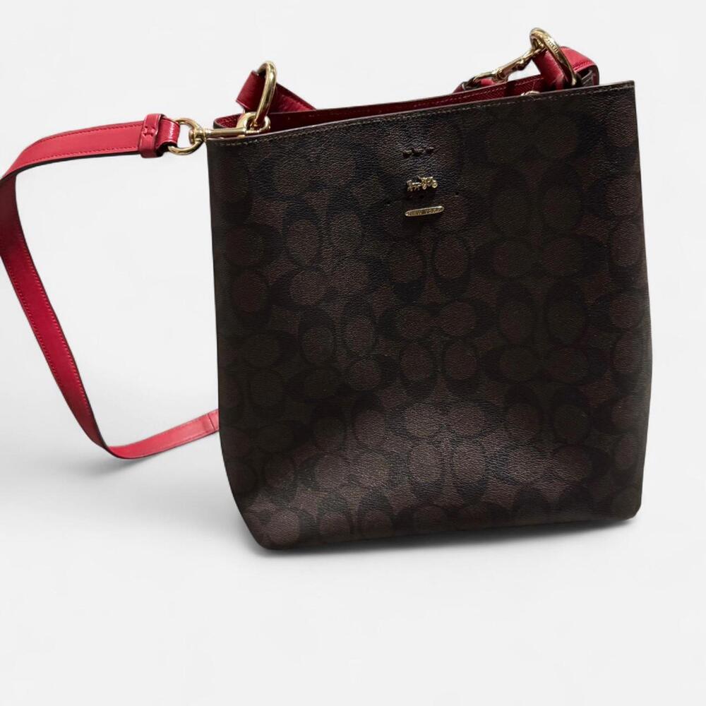 Coach Signature Logo Large Tote Bag in black and red #CoachToteBag